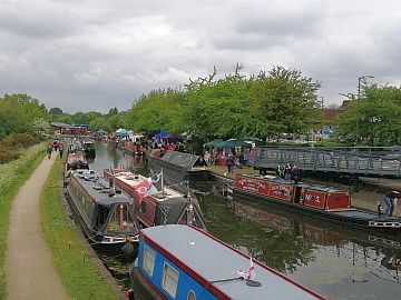 photo looking along Brownhills Wharf