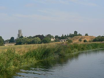 photo of Fotheringhay castle mound