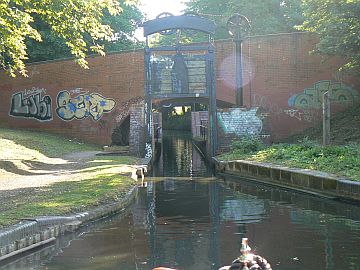 photo of guillotine gate at King's Norton Stop Lock