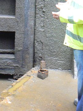 photo of gate pintles