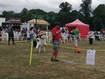 photo of 'Mark the mike' and rope-throwing challenge