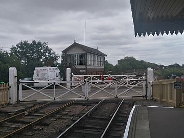 photo of Wansford signal box and crossing