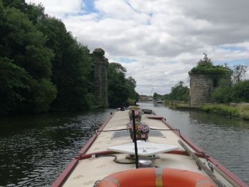 photo of remains of Severn Railway Bridge