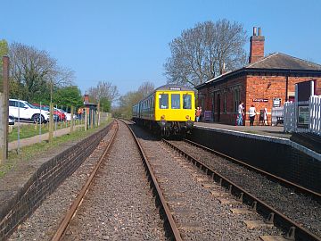 photo of DMU at Shenton station