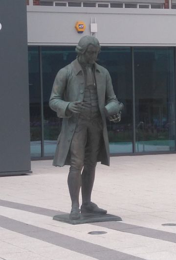 photo of statue of Josiah Wedgwood